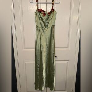 Elegant Green Maxi Dress with Floral Accents